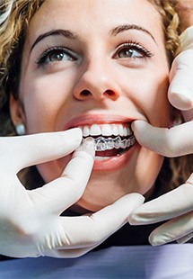 patient getting Invisalign near Highland Park